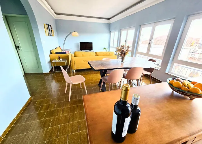 Ancora & Pool Full House