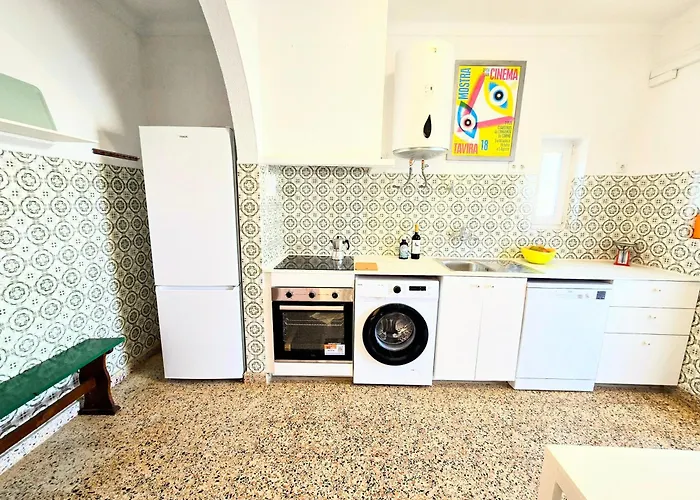 Ancora & Pool Full House