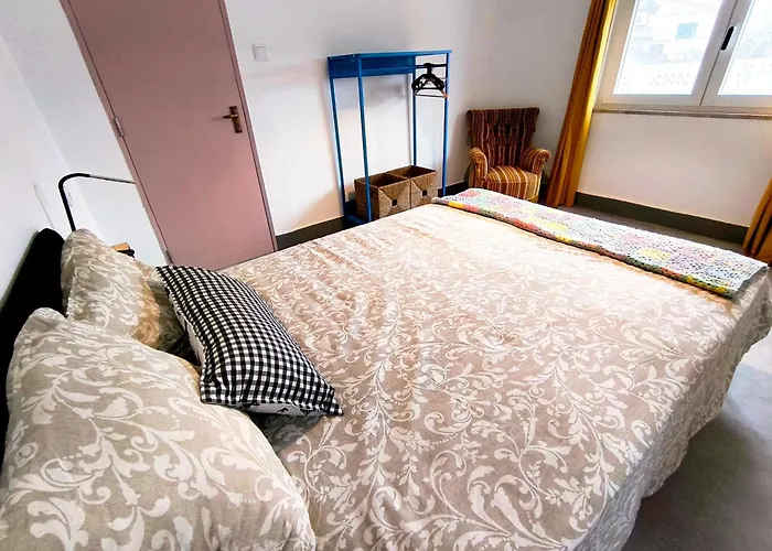 Ancora & Pool Full House